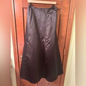 GIRLFRIENDS LA VTG Floor length satin skirt with tulle underlayer. Size 19.